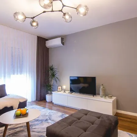 Silver Apartment *
