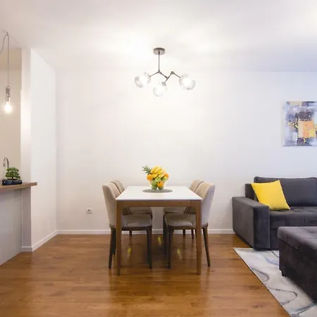 Silver Apartment *