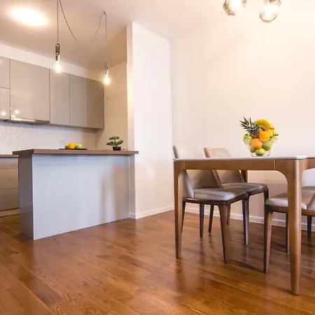 Silver Apartment *